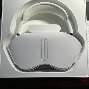 Apple AirPod Max Silver. Original box and charger. Almost new.